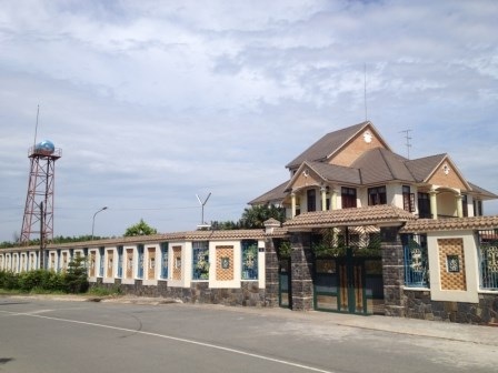 Biệt thự triệu đô, rừng cây trăm tỉ? - 1 Tòa dinh thự nguy nga và bề thế được cho là của Chủ tịch UBND tỉnh Bình Dương.