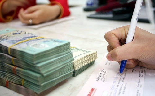 Đồng loạt hạ lãi suất huy động và cho vay - 1 Các mức lãi suất chủ chốt sẽ giảm thêm 1% từ ngày mai