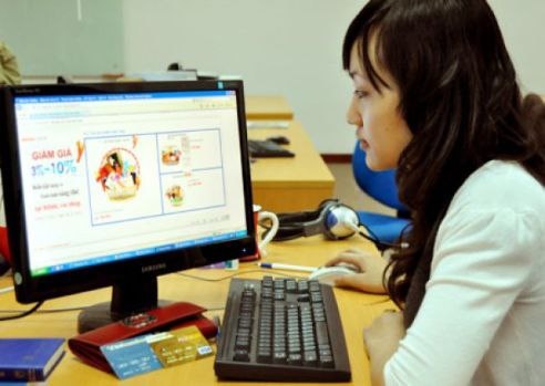 Sếp cắt thưởng, nhân viên kiếm thêm lo tết - 1 Đủ kiểu làm thêm, tranh thủ kiếm tết. (ảnh minh họa)