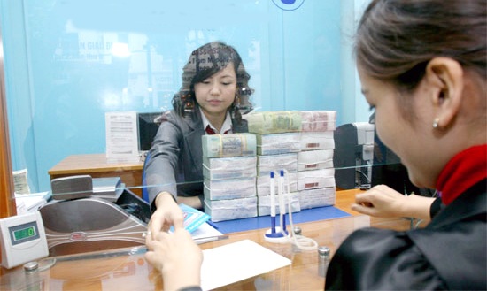 Thưởng Tết ngân hàng: “Ăn mày dĩ vãng” - 1 Lương giảm, nhân viên ngân hàng không dám mơ thưởng Tết cao (ảnh minh họa)