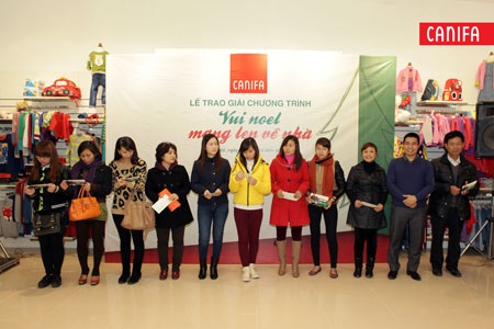 CANIFA trao giải chương trình Vui Noel mang len về nhà - 3 Đại diện khách hàng phát biểu