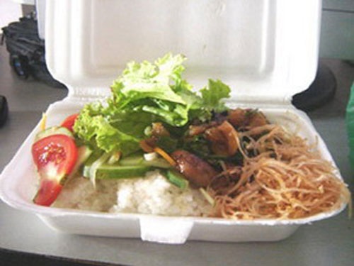 Run rẩy ăn bát đũa Tàu yểm đầy chất độc - 4 Hộp xốp đựng thức ăn độc hại