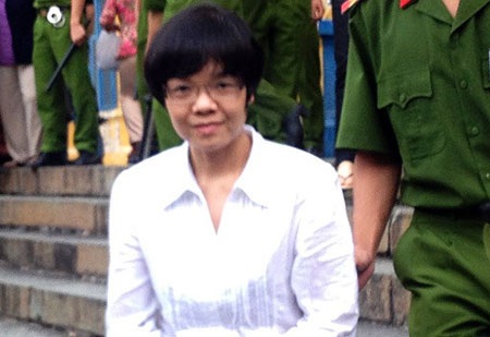 Siêu lừa Huyền Như mừng sinh nhật tại tòa