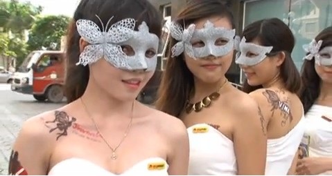 Các người mẫu cho thuê bộ phận cơ thể như cánh tay, vai, lưng, đùi... để quảng cáo