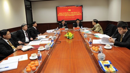 Năm 2013, Vietcombank không có đảng viên sai phạm - 2 Đ/c Nghiêm Xuân Thành - Bí thư Đảng uỷ, Tổng giám đốc (bên phải) phát biểu tại Hội nghị