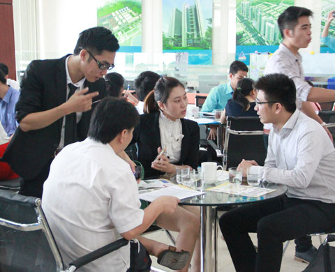 Nhà đất cuối năm: Rao nhiều bán được bao nhiêu? - 1 Đua nhau mở bán đón khách hàng cuối năm.