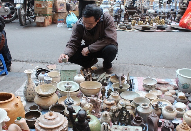 Chợ đồ cổ Hà Nội toàn đồ... giả cổ - 4 Đồ cổ, giả cổ lẫn lộn.