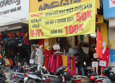 Muôn kiểu "xả hàng" ăn theo Tết - 7 ... với mức giảm cực sốc.