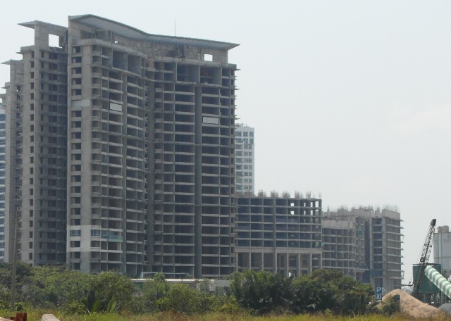 Bất động sản ở TPHCM”: Từ “hoành tráng” đến “hoang tàn”