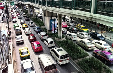 Ôtô 300 triệu đồng, dân Việt ghen tỵ người Thái, Indonesia - 1 Ô tô ở nhiều nước trong khu vực là mơ ước của Việt Nam
