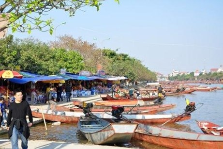 Du xuân “chặt chém”, những pha “cắt cổ” nhớ đời - 5 Đò đi chùa Hương cũng nghiễm nhiên tăng giá