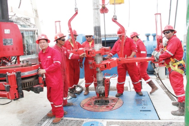 Đại gia xuất ngoại, những cú trắng tay đau đớn - 1 Các công nhân Việt