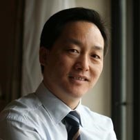 Buôn cây kiểng, bán văn phòng phẩm cũng có thể thành tỉ phú - 3 Năm 1994, Li mang sản phẩm đồ nhựa gia dụng đi trưng bày ở hội chợ