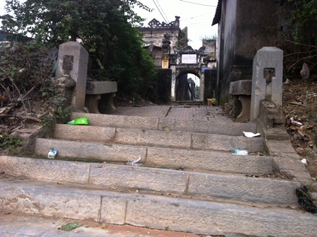 ... bây giờ đã bị khỏa lấp bởi rác thải.