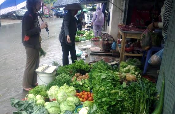 Đồ ăn giải ngấy "cháy" hàng - 2 Sau Tết, rau xanh, đậu phụ hút người mua