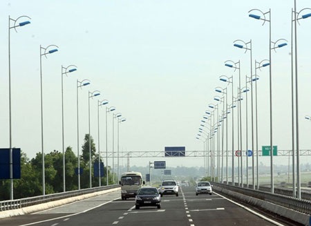 Lộ chân tướng “đội giá” đường cao tốc - 1 Một đoạn đường cao tốc Cầu Giẽ - Ninh Bình đã được đưa vào khai thác từ cuối năm 2011.