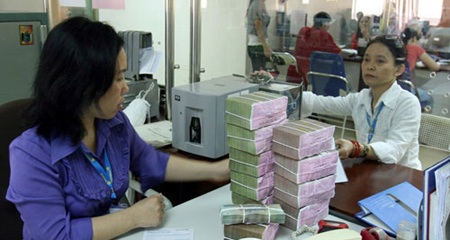 Lãi suất giảm, "mỡ treo miệng mèo" - 2 Vốn khó vẫn hoàn khó.