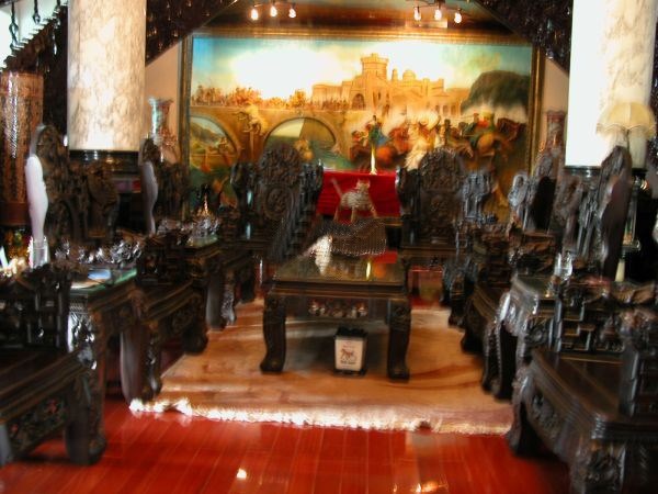 Nội thất gỗ tiền tỉ trong “lâu đài” của đại gia Hải Phòng - 2 Nội thất gỗ tiền tỉ trong “lâu đài” của đại gia Hải Phòng