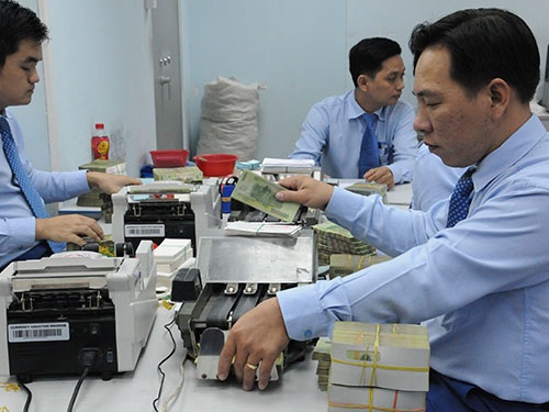 Cho vay mua nhà: Ngân hàng xuống nước - 1 Nhiều ngân hàng thương mại đang đẩy mạnh cho vay khách hàng có nhu cầu về nhà ở Ảnh: Hồng Thúy