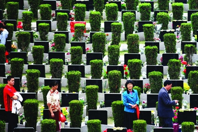 Béo bở dịch vụ kinh doanh “nhà” cho người chết - 1 Nhiều công ty nhảy vào lĩnh vực kinh doanh nhà cho người chết.