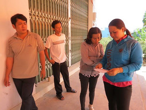 Lúng túng xử lý doanh nghiệp vắng chủ - 1 Công nhân Công ty Lê Hoàng thất thần khi hay tin chủ doanh nghiệp bỏ trốn