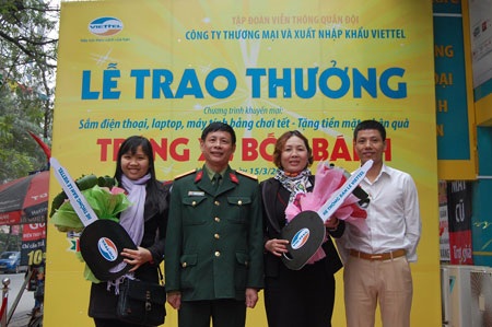 Viettel trao thưởng chương trình “Tặng tiền mặt, nhận quà, trúng xe bốn bánh” - 3 Niềm vui vỡ òa của anh Nguyễn Đình Nghị khi nhận quà tặng trong chương trình