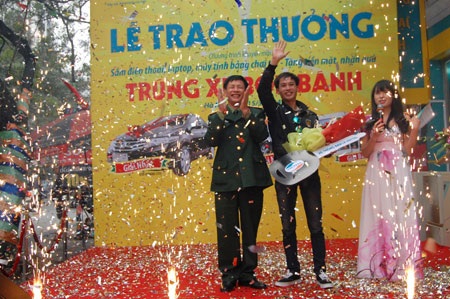 Viettel trao thưởng chương trình “Tặng tiền mặt, nhận quà, trúng xe bốn bánh” - 1 Viettel trao thưởng chương trình “Tặng tiền mặt, nhận quà, trúng xe bốn bánh”