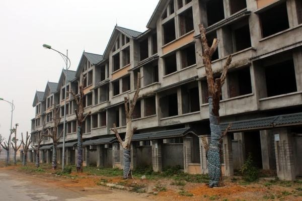 Các Dự án đô thị phía Tây Hà Nội: Hàng chục nghìn tỉ đồng đang bị “chôn” vào đất - 1 Dự án Kim Chung - Di Trạch (huyện Hoài Đức) đã ngừng thi công từ tháng 7/2013.