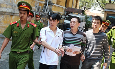 Các bị cáo sau phiên tòa.