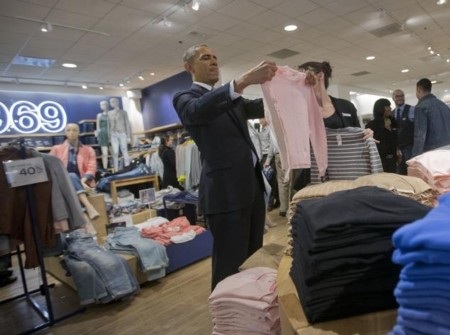 Tổng thống Obama mua áo "Made in Vietnam" tặng vợ - 1 Tổng thống Obama mua áo Made in Việt Nam tặng vợ