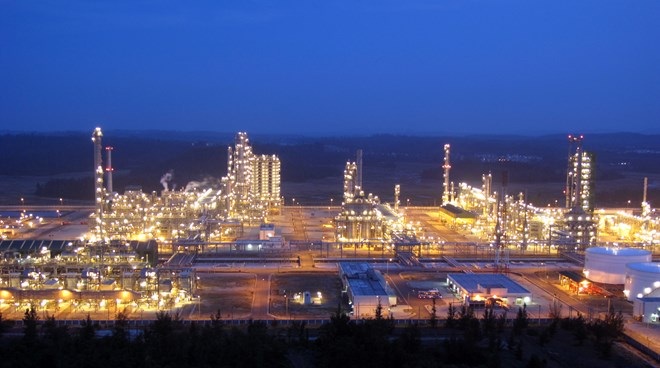 Gazprom Neft sắp hoàn tất đàm phán đầu tư vào khu Dung Quất - 1 Toàn cảnh trung tâm nhà máy lọc dầu Dung Quất. (Ảnh: TTXVN)