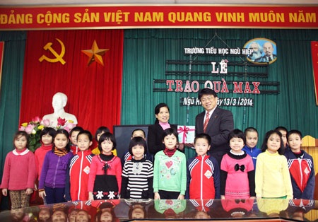 Bấm kim Max kỷ niệm 60 năm ra đời - 2 Bấm kim Max kỷ niệm 60 năm ra đời