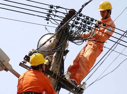 Tăng giá điện trên 10% mới phải báo cáo Thủ tướng - 1 EVN được nới quyền tăng giá điện dưới 7%.