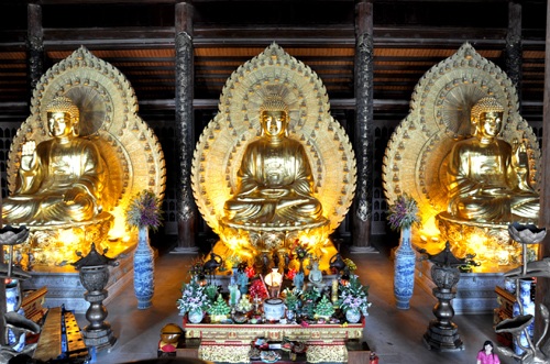 Tỷ phú Xuân Trường, duyên phận với Bái Đính - Tràng An - 7 Bộ tượng Tam thế bằng đồng lớn nhất: mỗi pho nặng 50 tấn
