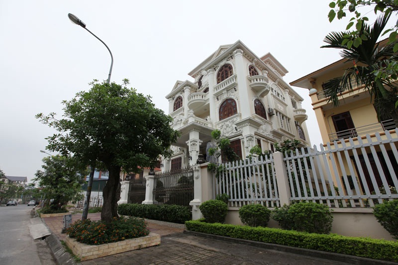 Những lâu đài ở phố nhà giàu bậc nhất Quảng Ninh - 10 Nơi đây không thiếu những lâu đài hoành tráng.