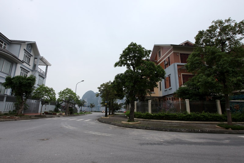 Những lâu đài ở phố nhà giàu bậc nhất Quảng Ninh - 11 Đường sá được quy hoạch thuận tiện.