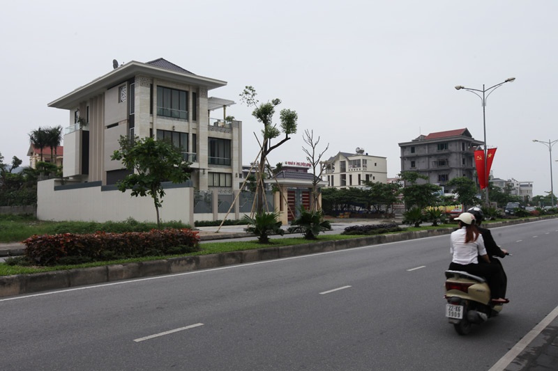 Những lâu đài ở phố nhà giàu bậc nhất Quảng Ninh - 2 Những biệt thự view biển hiếm có.