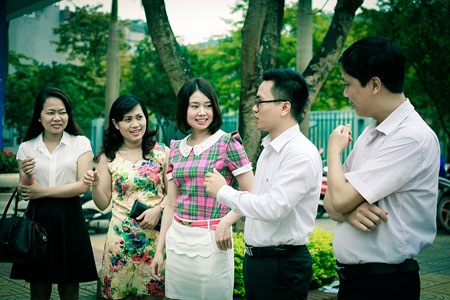 Giám đốc Kinh doanh CCO - Người luôn được trọng dụng và săn đón - 2 Học viên CCO tại Viện Quản trị Kinh doanh (FSB) sôi nổi thảo luận sau giờ học