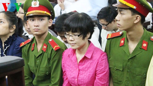 Chủ tịch nước yêu cầu khẩn trương rà soát vụ án Huyền Như - 1 Huỳnh Thị Huyền Như (áo hồng)