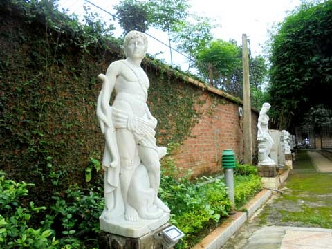 Lâu đài châu Âu tuyệt đẹp giữa nông thôn Hà Nội - 2 Lâu đài châu Âu tuyệt đẹp giữa nông thôn Hà Nội