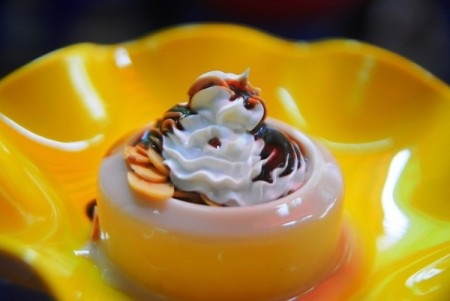 Món Tây bỏ hàng sang ra tranh khách vỉa hè - 4 Panna Cotta xuất hiện trên vỉa hè Hà Nội với giá 15.000 đồng/chiếc