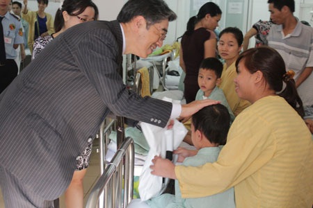 Khách sạn Nikko Hà Nội chung tay giúp đỡ trẻ em có hoàn cảnh khó khăn - 1 Khách sạn Nikko Hà Nội chung tay giúp đỡ trẻ em có hoàn cảnh khó khăn