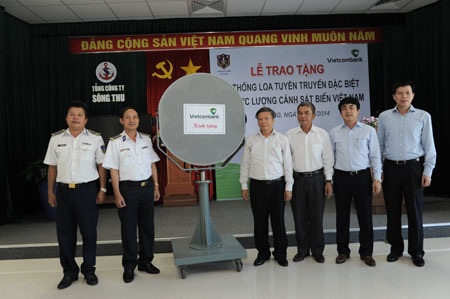 Vietcombank bàn giao loa tuyên truyền đặc biệt cho lực lượng cảnh sát biển Việt Nam - 1 Vietcombank bàn giao loa tuyên truyền đặc biệt cho lực lượng cảnh sát biển Việt Nam