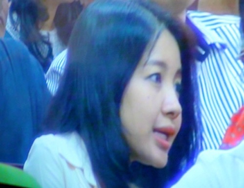 Bầu Kiên cùng vợ có mặt trên khán đài sân Pleiku