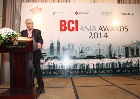 Lễ trao giải BCI ASIA Awards lần thứ 10 - 1 Ông Robert Mclean – Tổng giám đốc An Cường phát biểu tại buổi lễ
