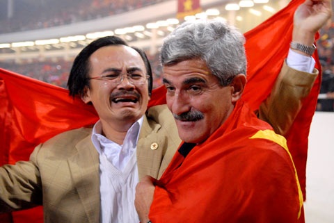 Bầu Thắng hụt hơi trong cuộc chơi đam mê