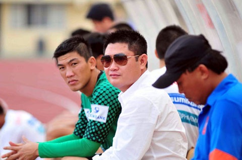 Đại gia “chơi” bóng đá: Ngông như bầu Thụy - 1 Trong các bầu Việt Nam, có lẽ không có ai chơi bóng đá 'ngông' như ông Nguyễn Đức Thụy