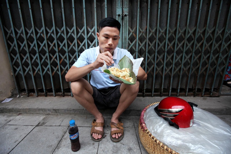 Độc nhất Hà thành: Hàng chè năm bán 1 mùa, ngày bán 1 giờ - 10 Thường chỉ đến 8 giờ sáng là bán hết hàng.