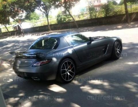 Bầu Đức không “nổ”, ông Johnathan Hạnh Nguyễn tậu siêu xe - 2 Chiếc Mercedes-Benz SLS AMG màu đen mờ vừa xuất hiện ở Sài Gòn. Ảnh: Carfresh.