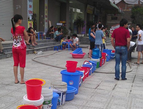 Nỗi khổ trời đày: “Chết khát” giữa lưng trời Hà Nội - 1 Nỗi khổ trời đày: “Chết khát” giữa lưng trời Hà Nội